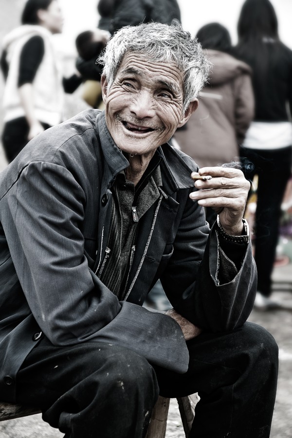 Lächeln eines Rauchers (wie Rauch ...)