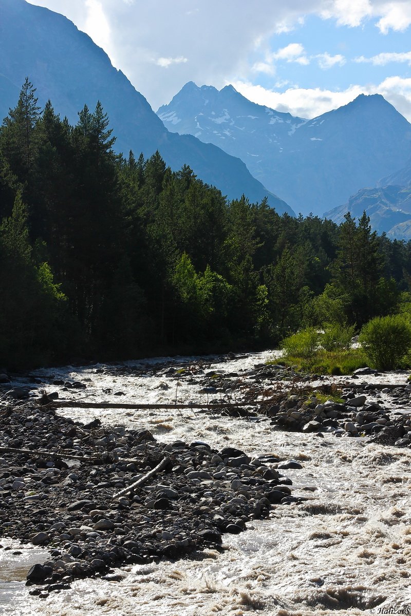 Fluss Berge und Wälder