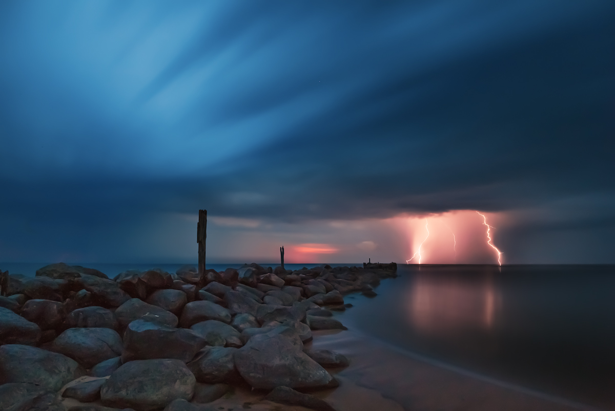 Tui. Nacht. Gewitter.