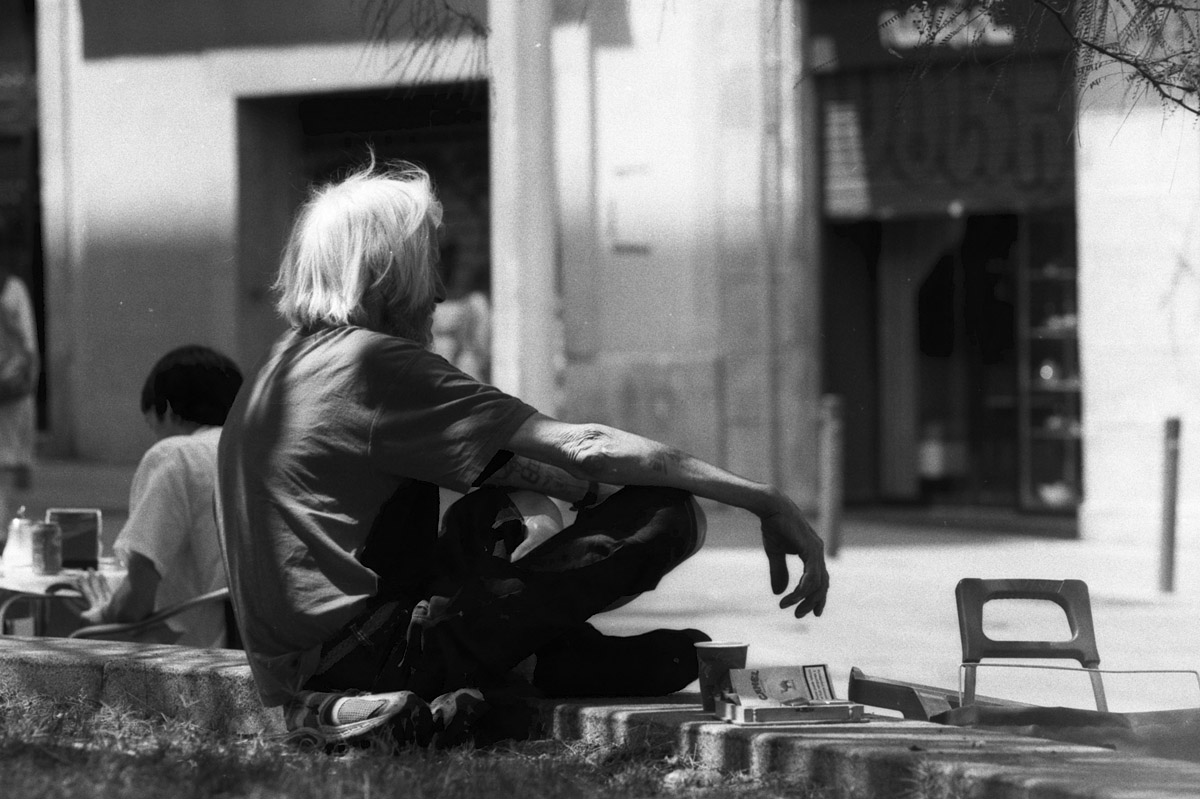 Барселона. Нищий старик