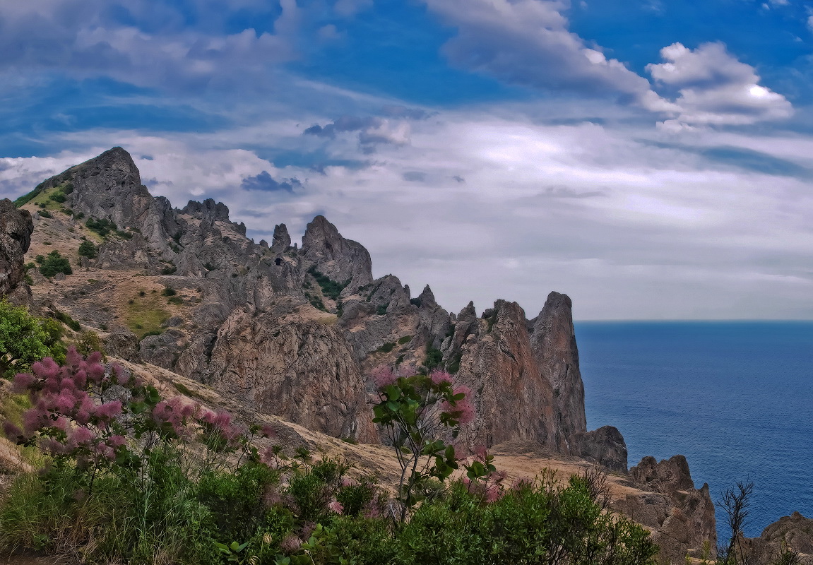 Die felsige Landschaft Kara-Dag ...