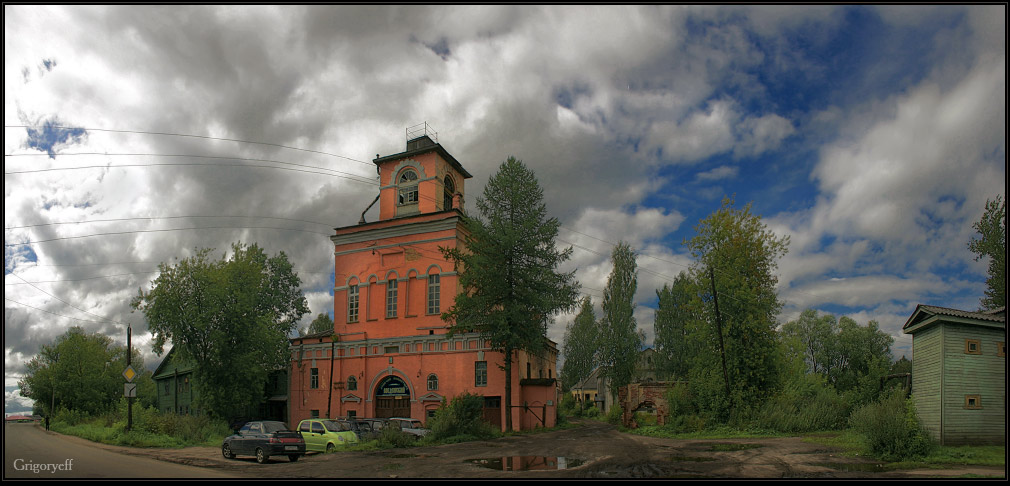 Das Tor Kirche von Catherine und Augusta in Tichwin. Vvedenskii Nonnenkloster