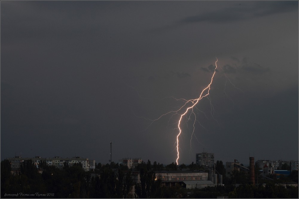 . . . vom Blitz getroffen)))