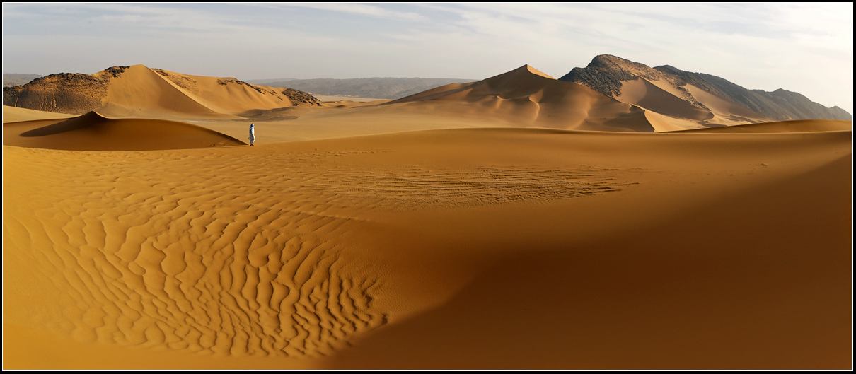 Endless pustynya.I es in I-Wand, verschwindet lautlos in die Unendlichkeit.