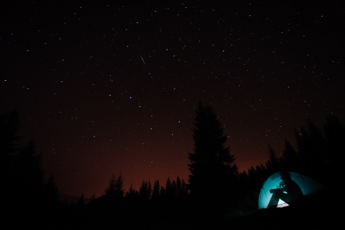 Mann in einem Gehäuse