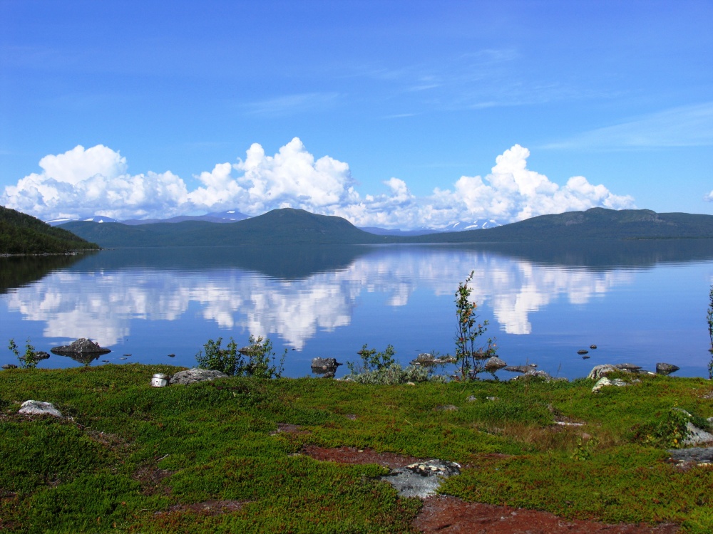 Lake im nördlichen Schweden ...