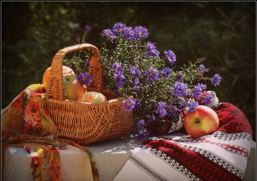 Korb mit Äpfeln