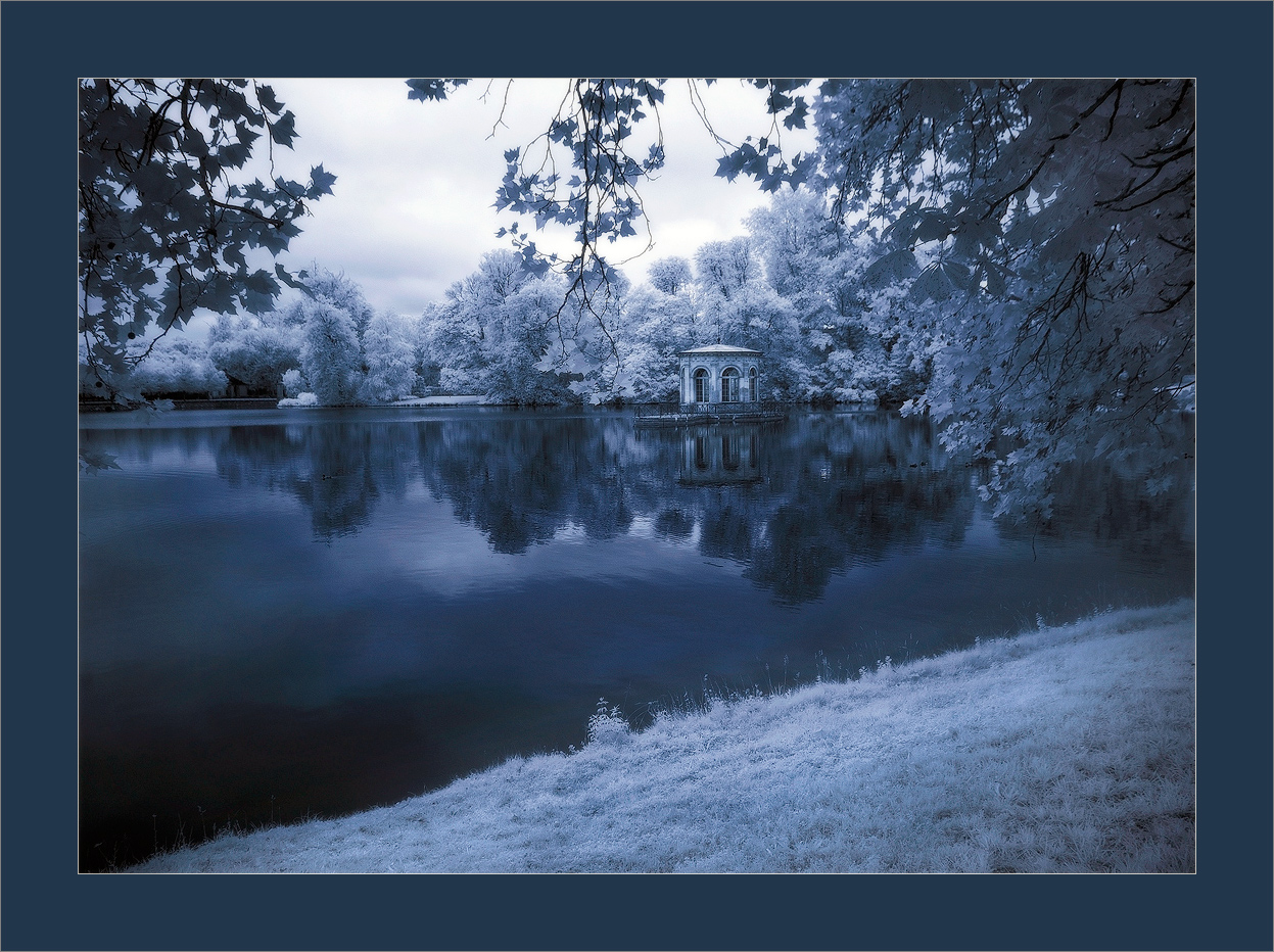 Landschaft mit einem Pavillon auf dem Wasser