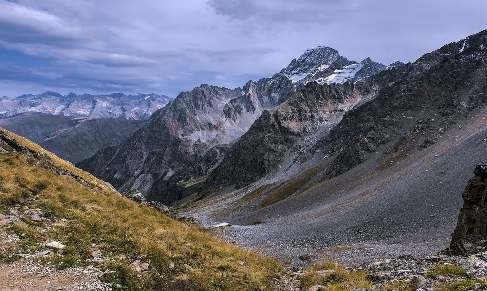 Wo der Berg von Kante zu Kante