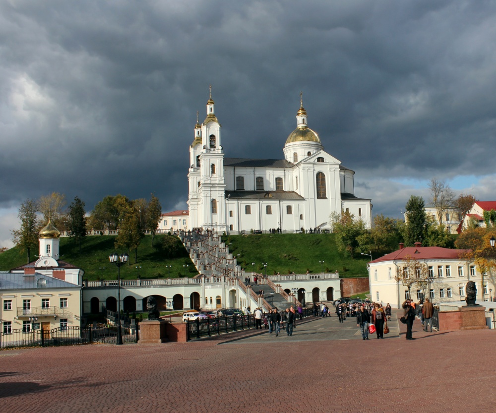 Storm sky Nebel verbirgt ...