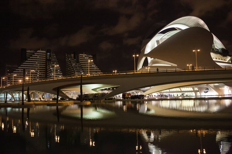 Valencia Nacht. Blick auf den Konzertsaal.