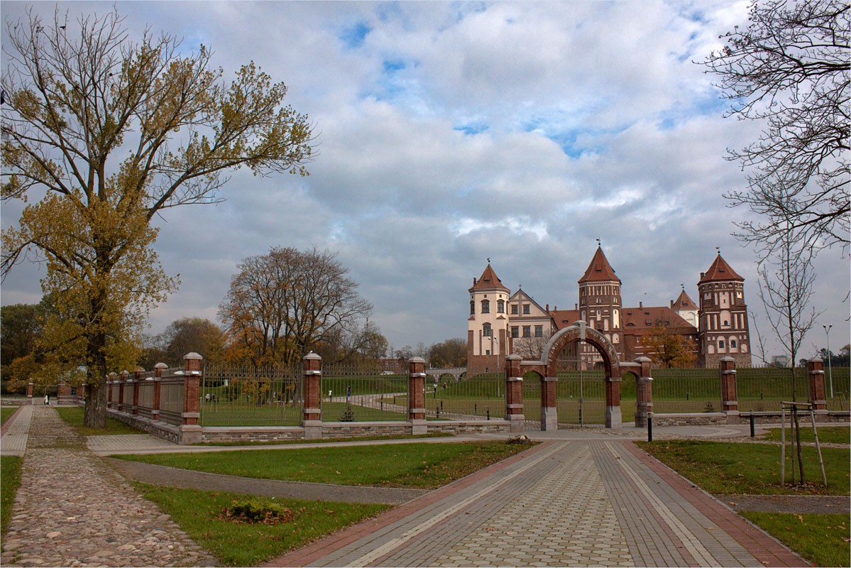 Die Geometrie des Mir Castle