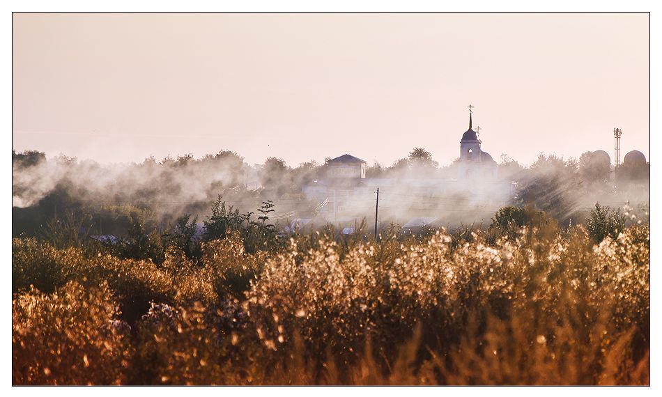Misty Morgen in der Kirche