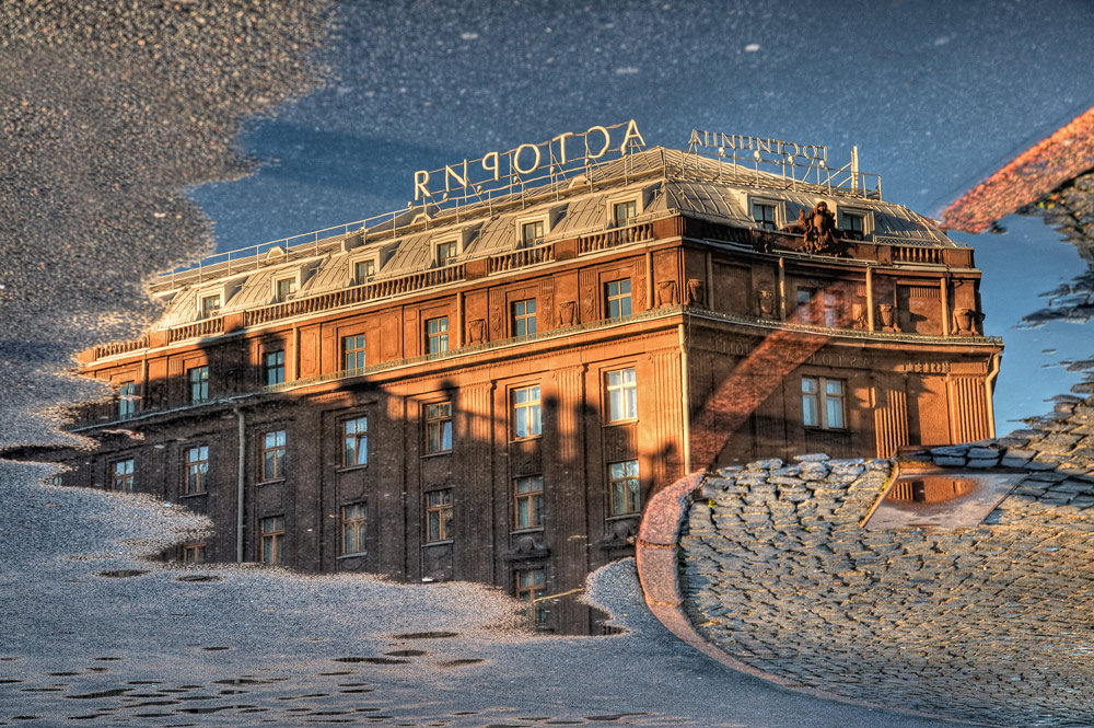 im Oktober Looking Glass