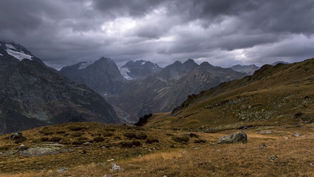 Gloomy Nacht vor dem ersten Schnee
