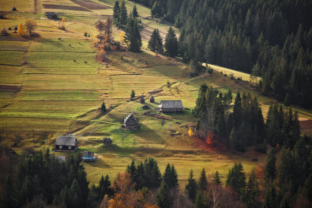 November Sonne in den Karpaten Dorf 2