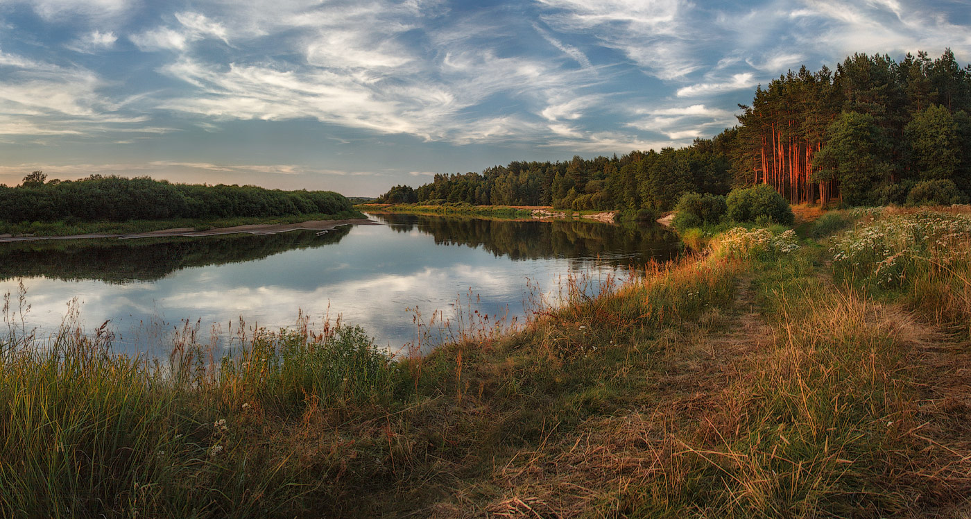 Sommerabend auf dem Fluss