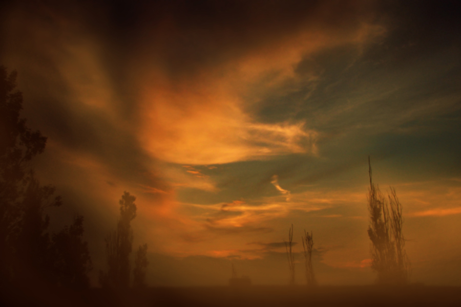 Hier ist ein Sonnenaufgang. Blick vom Balkon