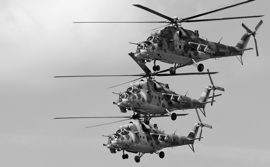 Drei Kameraden wurden in ein und Regal ...