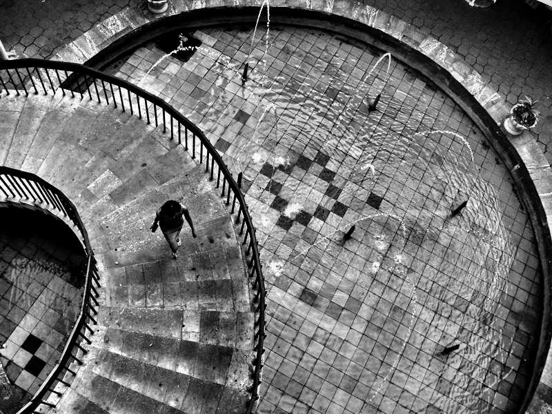 * Brunnen, Treppen *