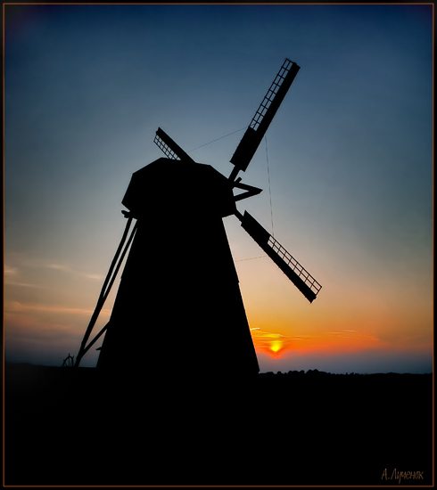 Windmühle bei Sonnenuntergang