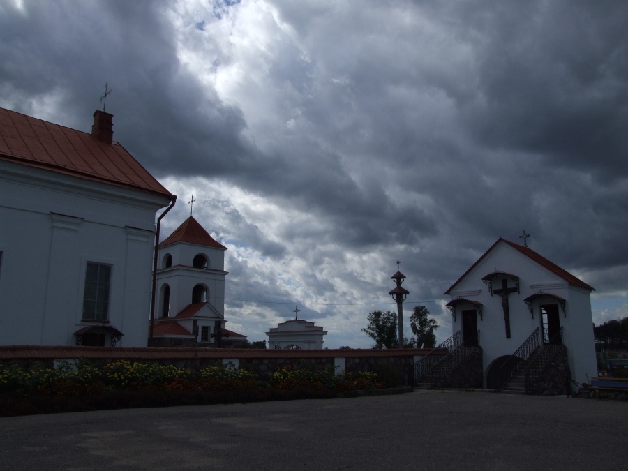 Der Himmel über der Kirche Mosarskim