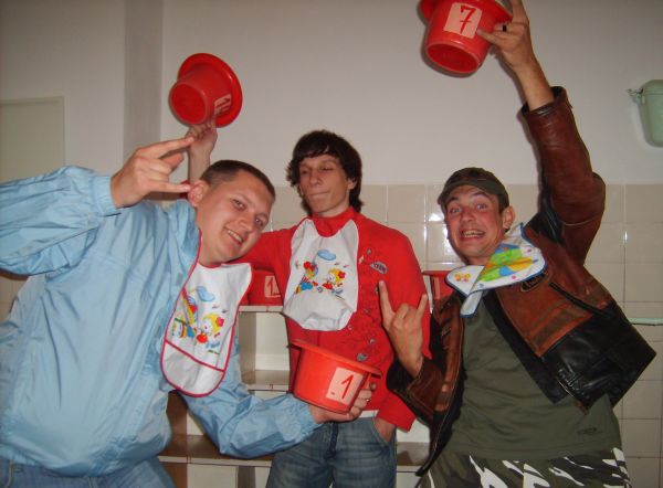 Die Jungs im Garten 449