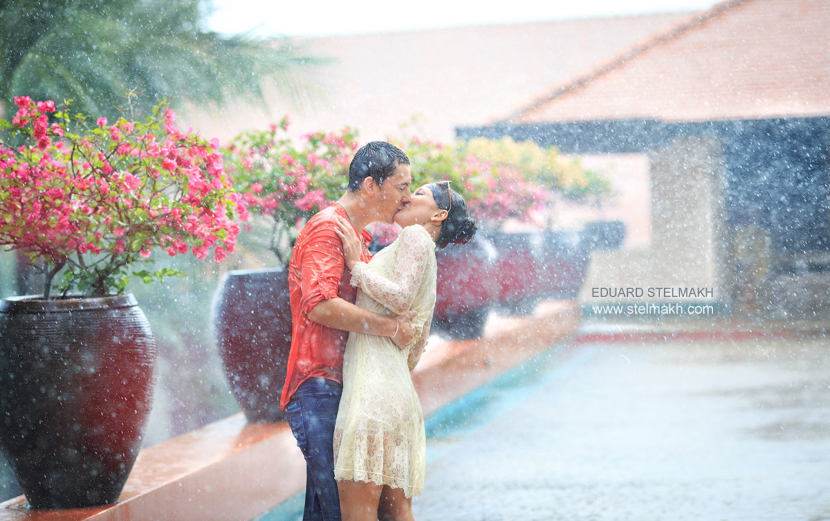 Photoshoot unter der tropischen regen