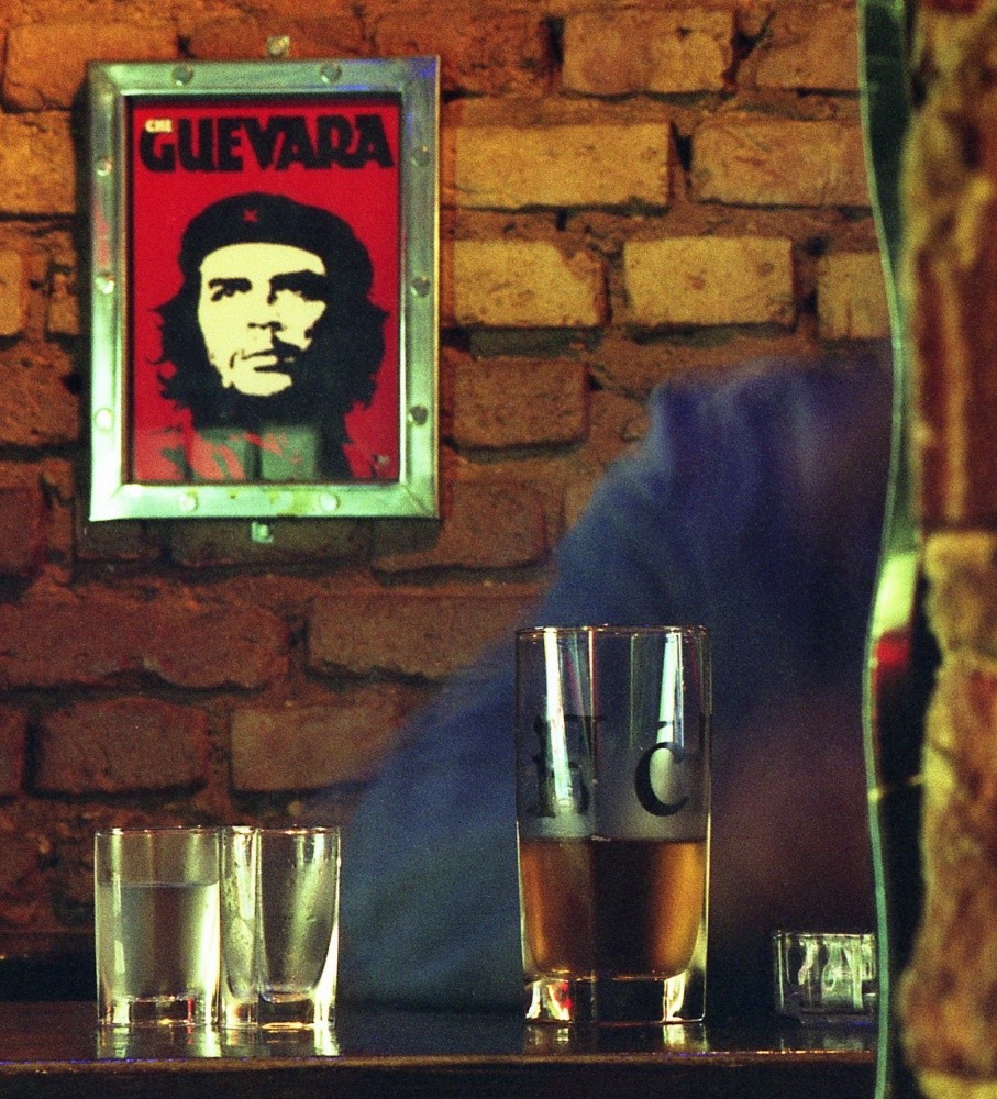 es tut ihm leid für uns