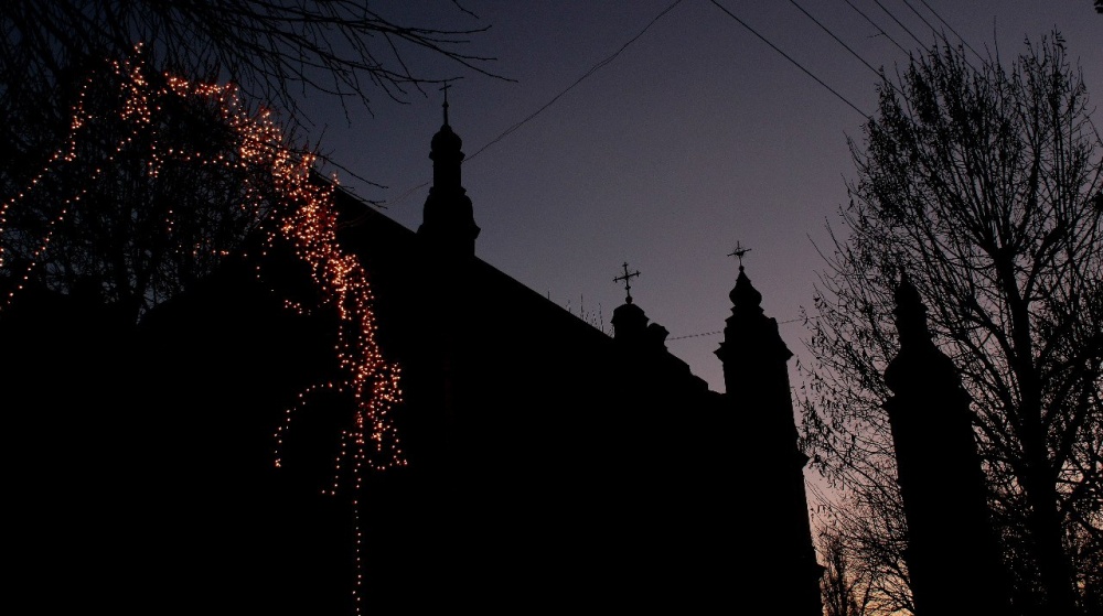 Franziskanerkirche in den Abend