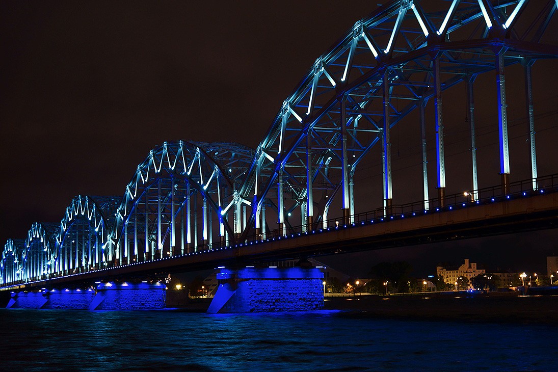 Hier ist eine solche Brücke.