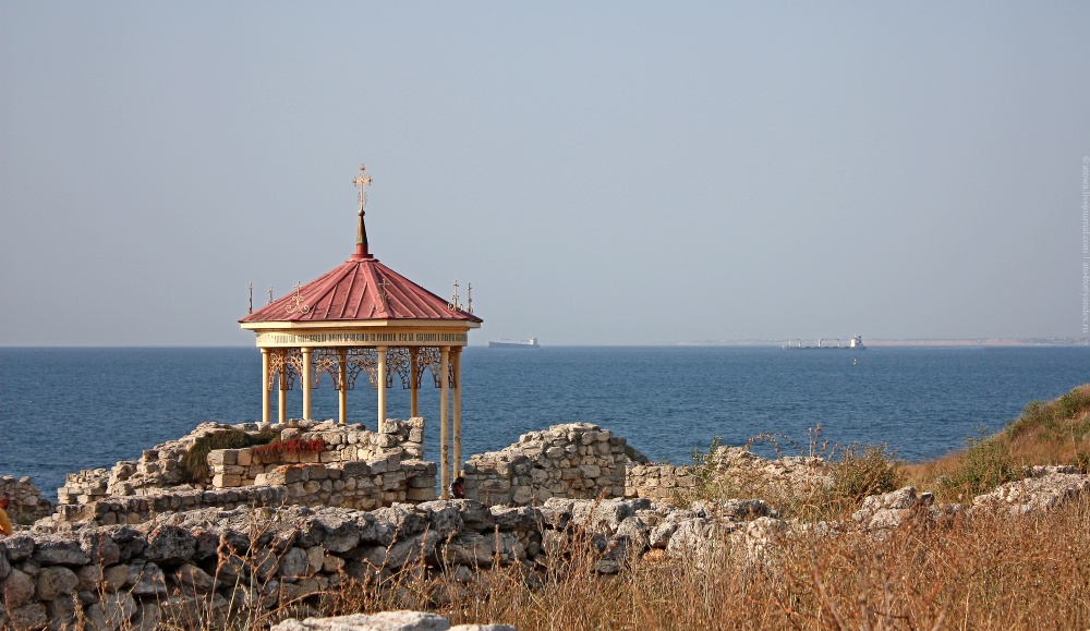 Hersonissos und Schiffe