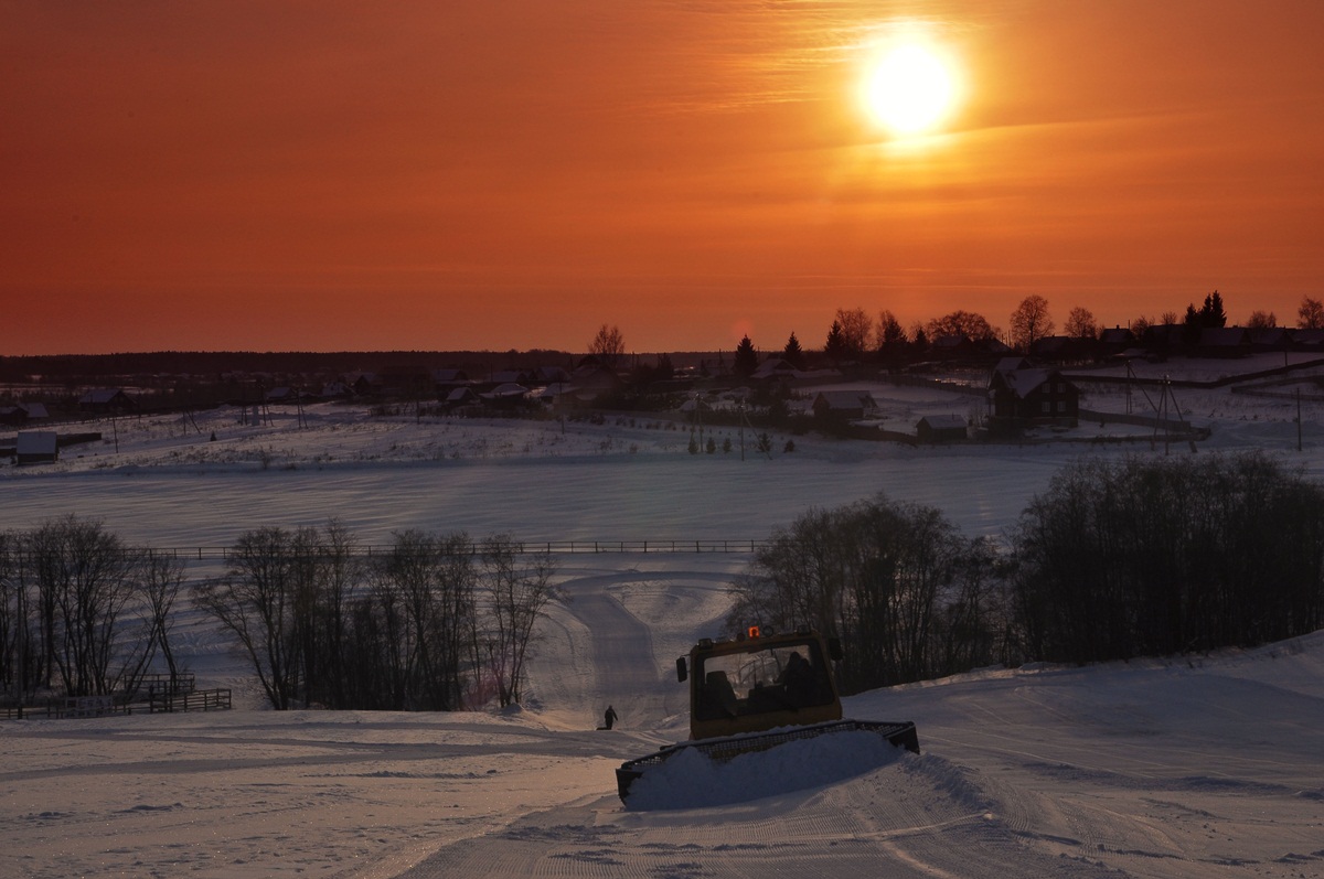Wilde Nacht auf dem Bahnhof