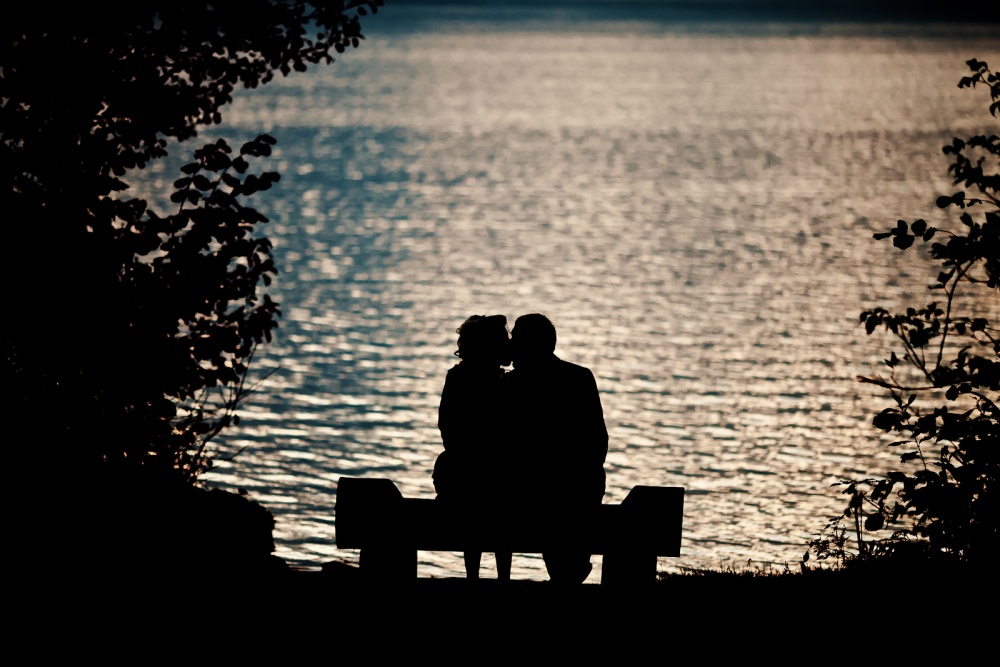 Paar im Wasser kontrovike