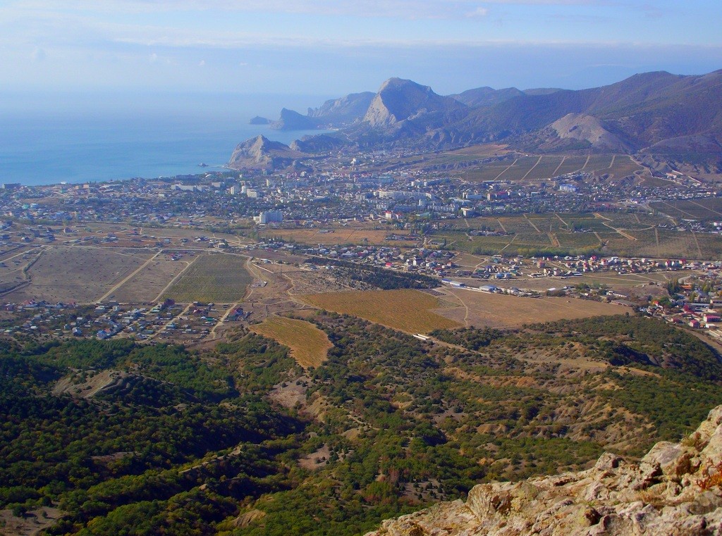 Ein Blick von der Stange mit dem Berg Ai-George