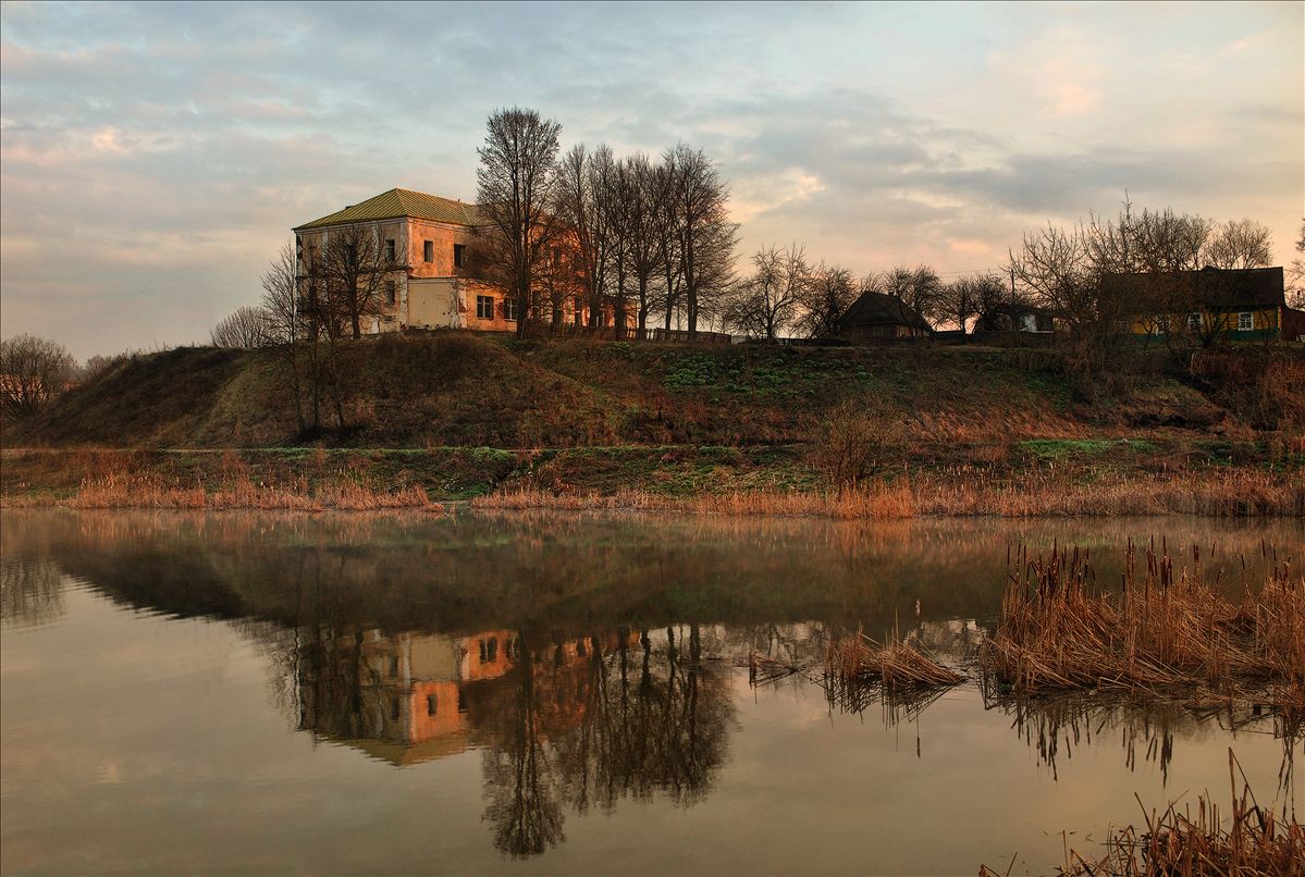 Morgen verlassenen Bauernhof