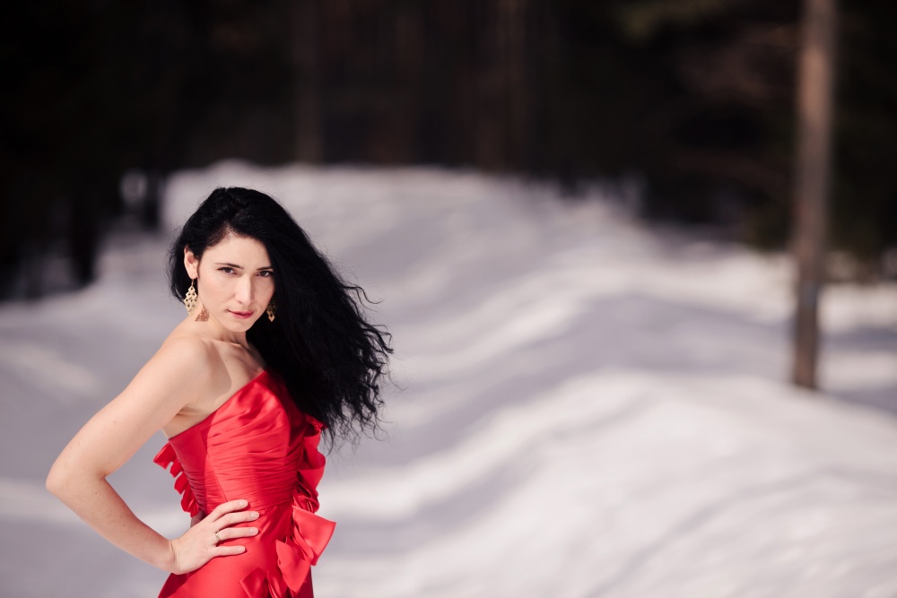 Mädchen im roten Kleid