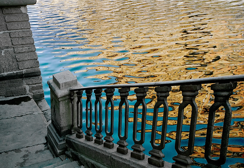 Wir gehen hinunter zum Wasser ...