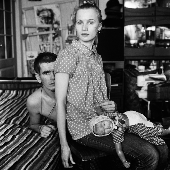 Makar und Lena (Porträt mit Puppe)