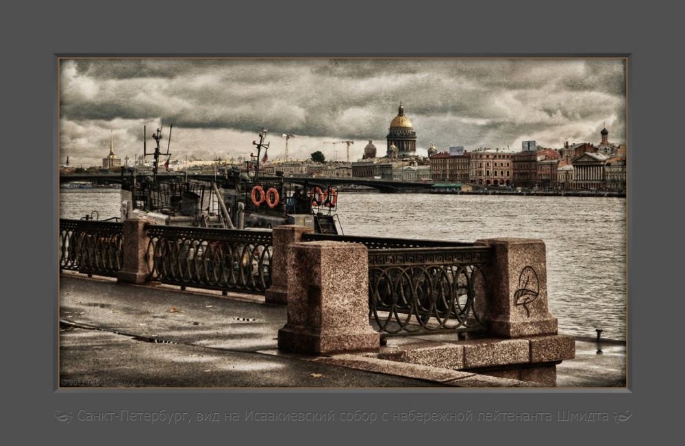 Blick auf den Fluss Newa und St. Isaak-Kathedrale