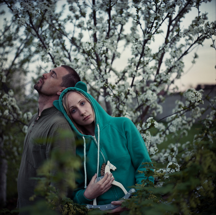 Katia und Egor (Porträt mit einem Pferd)