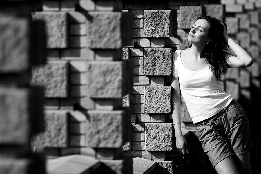 soltse, ein Zaun und ein Mädchen