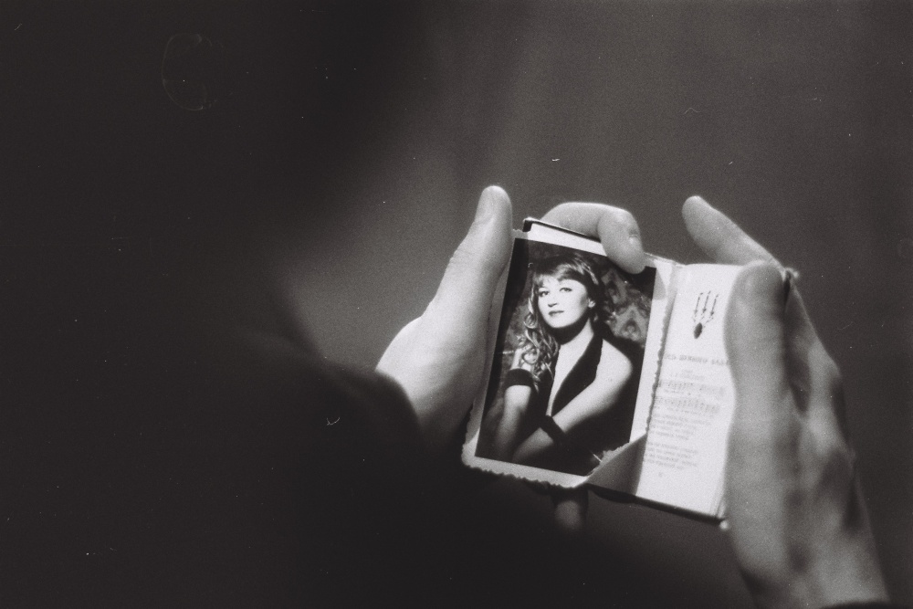 Eine Geschichte über eine nicht existierende Person. (A-Serie von 8 Bildern)