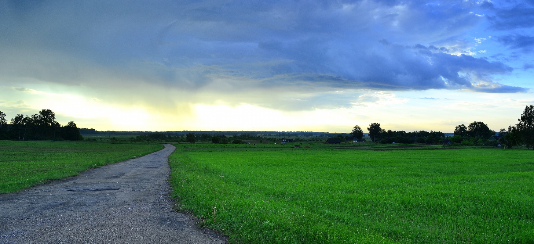 auf der Straße bei schlechtem Wetter