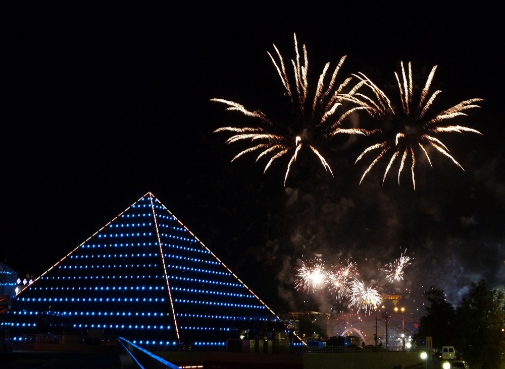 Витебск. Салют и пирамиды