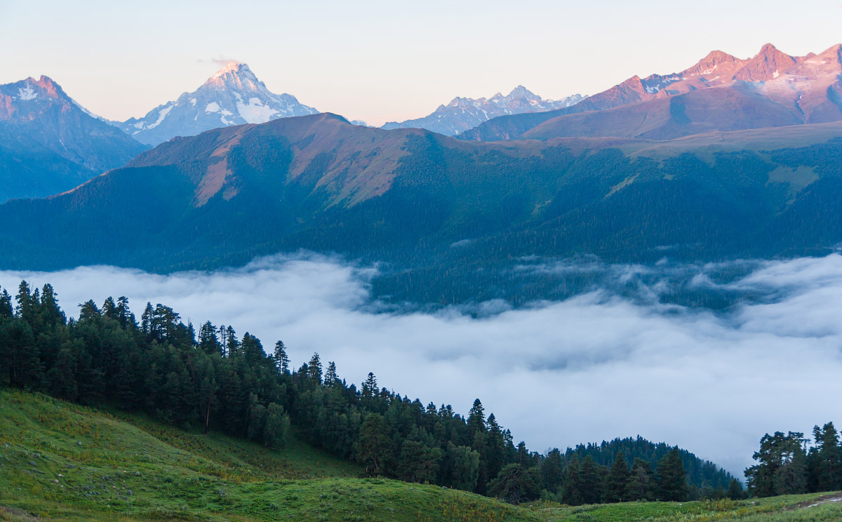 Morgen in den Bergen Arkhyz
