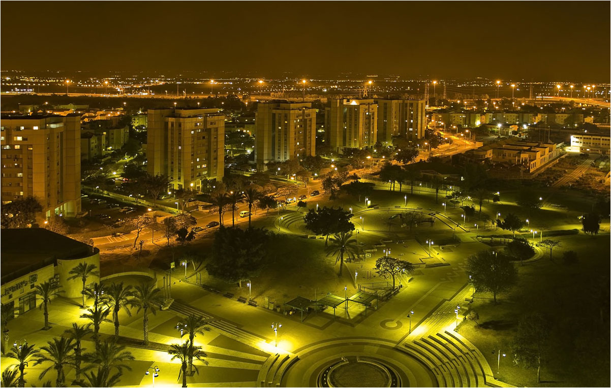 Und ... von unserem Fenster nur ein wenig Straße ...