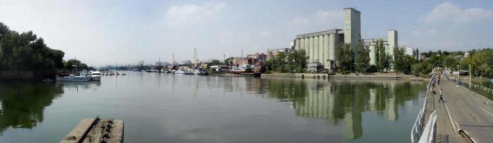 Panorama des Don River im Pontonbrücke auf der Grünen Insel.