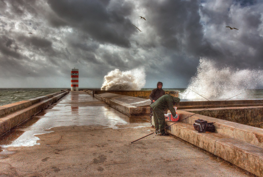 Angeln findet regen oder Sonnenschein!