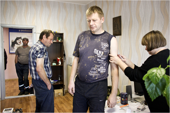 очень смешная борьба за ось симметрии. ну или на банальном языке-прививка смелости.